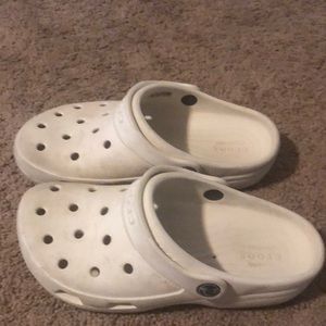 White crocs women size 6